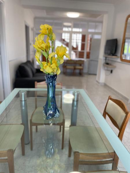 Pingvin Cukrászda Apartman felső szint, Rezervați  Hoteluri în Somogy cu parcare, Parcare