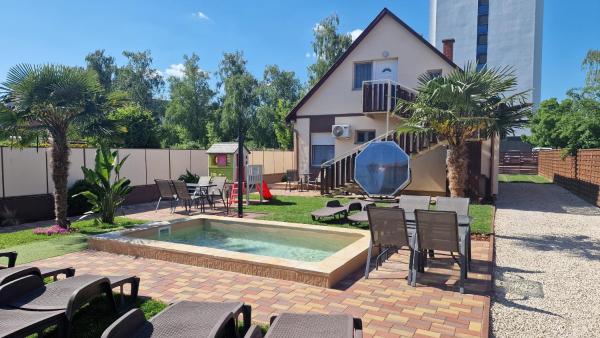 Napsugar Villa A, Rezervați Vilă Hoteluri în Somogy cu piscină, Piscină