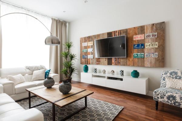 MTLVacationRentals - The FabFour, Rezervați  Hoteluri în Quebec cu parcare, Parcare