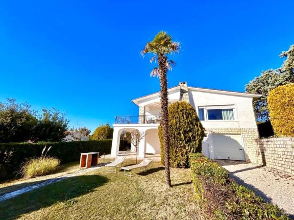 Villa Edith - stupenda villa con terrazzo vista mare e spiaggia inclusa, Rezervați  Numana 