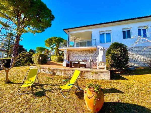 Villa Renata, bellissima villa con terrazzo vista mare e spiaggia inclusa, Rezervați  Numana 