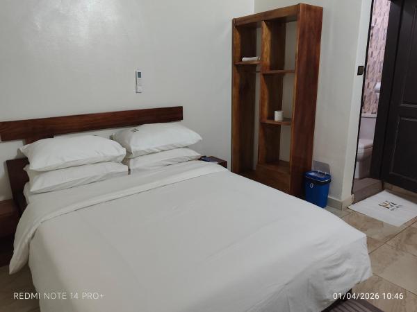 ERYL Hôtel, Rezervați  Hoteluri în Yamoussoukro cu parcare, Parcare