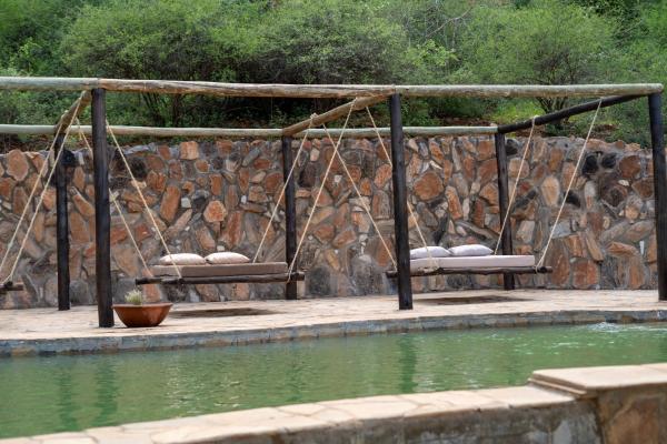 Nasuulu Lodge, Rezervați  Hoteluri în Isiolo cu piscină, Piscină