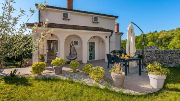 Apartman Bonaca by Villas Guide, Rezervați  Hoteluri în Kvarner cu parcare, Parcare