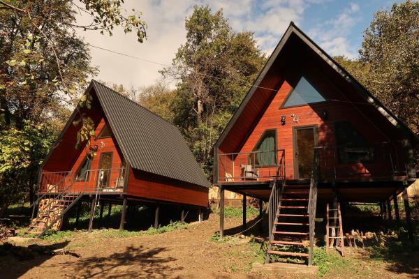 Glola A-Frame Cottages, Rezervați  Hoteluri în Glola cu parcare, Parcare
