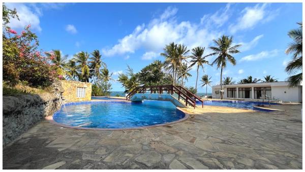 Oceanfront 2 Bedroom Villa with Pool and Beach Access Shanzu, Rezervați  Hoteluri în Coast Region cu piscină, Piscină