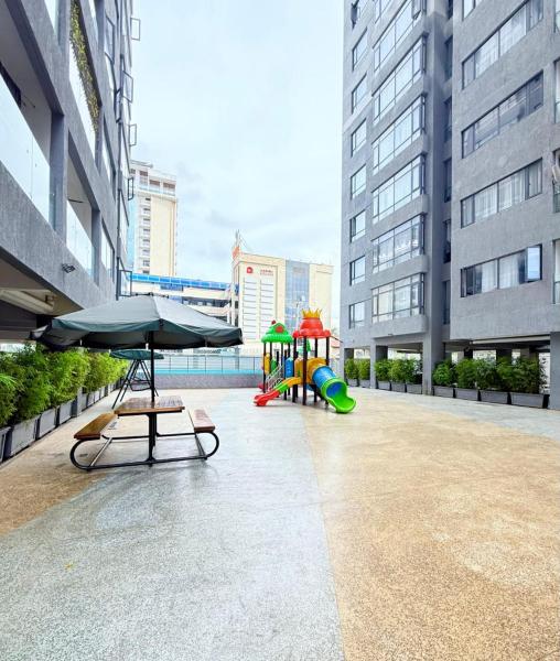 Elegant classy apartment with swimming pool ,fully equipped gym ,child play area and close proximity to shopping malls and great breathtaking views, Rezervați Apartament Hoteluri în Nairobi cu piscină, Piscină