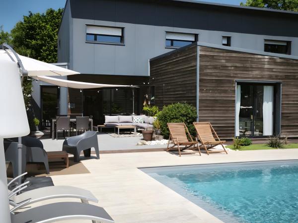 Chambres d'hotes La Fée Maison, Rezervați Hotel Hoteluri în Bretania cu piscină, Piscină