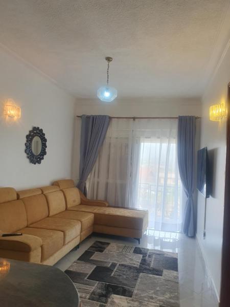 Two Bedrooms Apartment, located between kajjansi and kitende, with one bathroom, a living room, fully furnished kitchen, patio, free wifi, free parking space, Rezervați Apartament Kajansi Busiiro