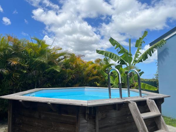 Villa Sara, Rezervați  Hoteluri în Lamentin cu piscină, Piscină