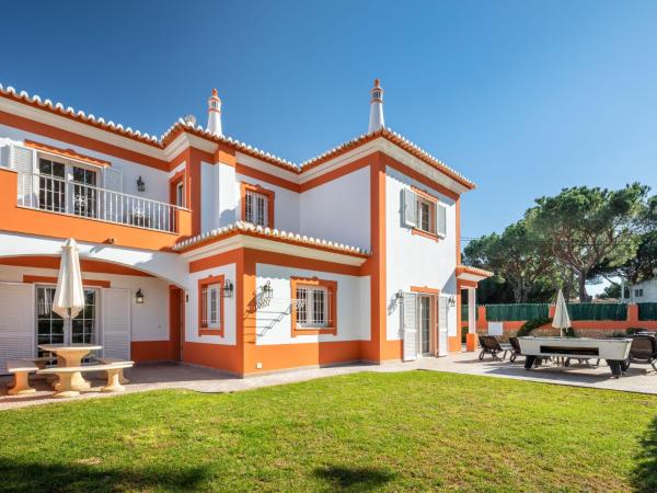 Holiday Home 4-Schlafzimmer-Villa- Garten- Pool- Strand by Interhome, Rezervați  Albufeira Albufeira