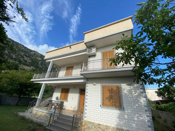 Villa Pams, Rezervați  Hoteluri în Shkoder County cu parcare, Parcare