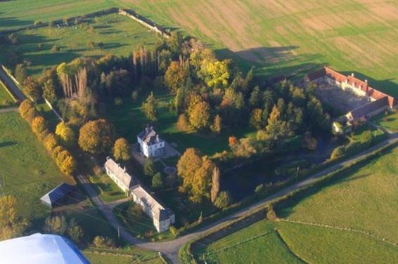 Gîtes du château de la Motte, Rezervați  Hoteluri în Joué-du-Plain cu parcare, Parcare