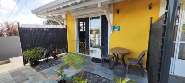 Gîtes les colibris jaunes, appartement 2 Pomme cannelle avec piscine à Marie-Galante, Guadeloupe, Rezervați  Moringlane Marie Galante